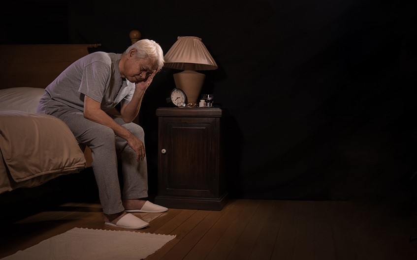 Nếu bạn đi tiểu ra máu, đau lưng dữ dội, sốt cao hoặc đau bàng quang kéo dài, hãy đi khám ngay để loại trừ nhiễm trùng và sỏi;